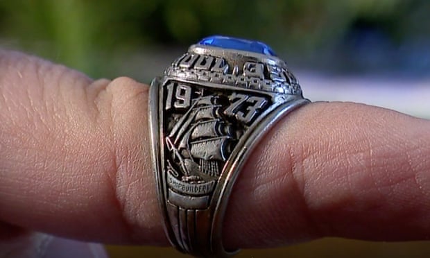 «Πουν’ το , πουν’ το το δαχτυλίδι;» Το έχασε στις ΗΠΑ, βρέθηκε 47 χρόνια αργότερα στη Φινλανδία (Photos)   - Media