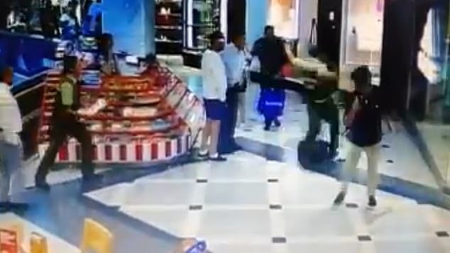 Πελάτης εμπορικού κέντρου - τέρας ψυχραιμίας έβαλε τρικλοποδιά σε κλέφτη (Photos/Video)  - Media
