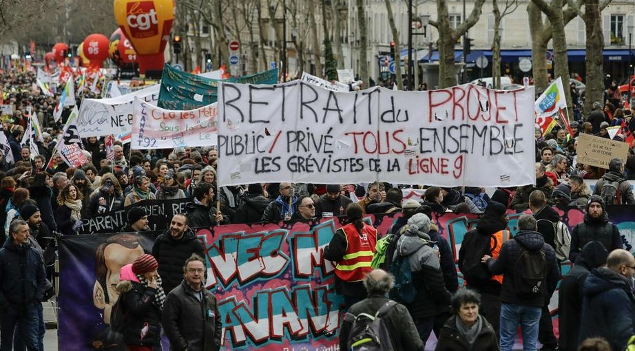 Σε απεργιακό κλοιό η Γαλλία - Παρωδία τροπολογιών για τις συντάξεις στο Κοινοβούλιο - Media