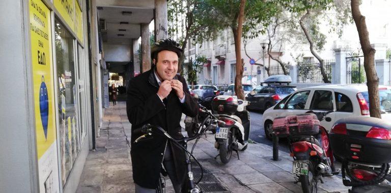 Με ηλεκτρικό ποδήλατο πήγε στο Μαξίμου ο δήμαρχος Τρικκαίων - Media