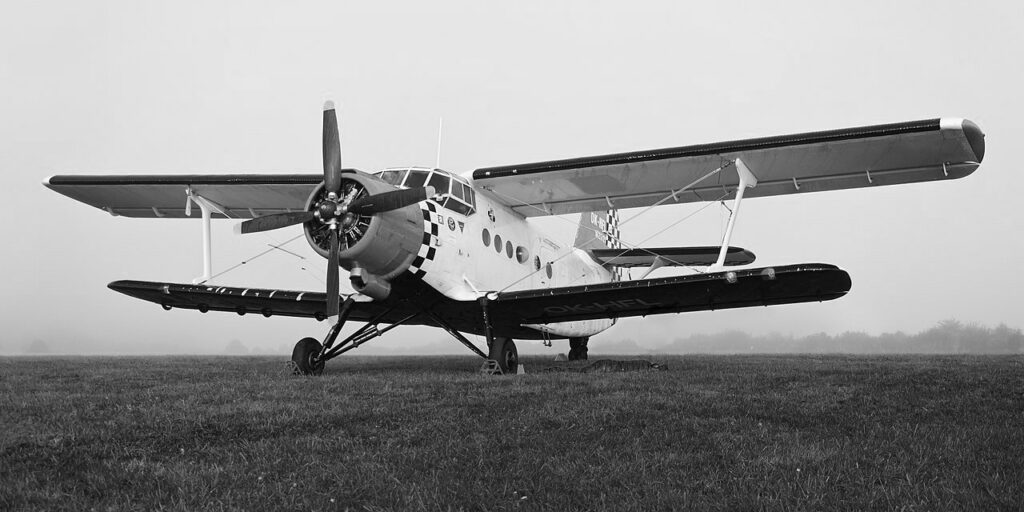 Τρόμος στον αέρα: Πτώση μικρού αεροσκάφους σε... ζωντανή μετάδοση (Video) - Media