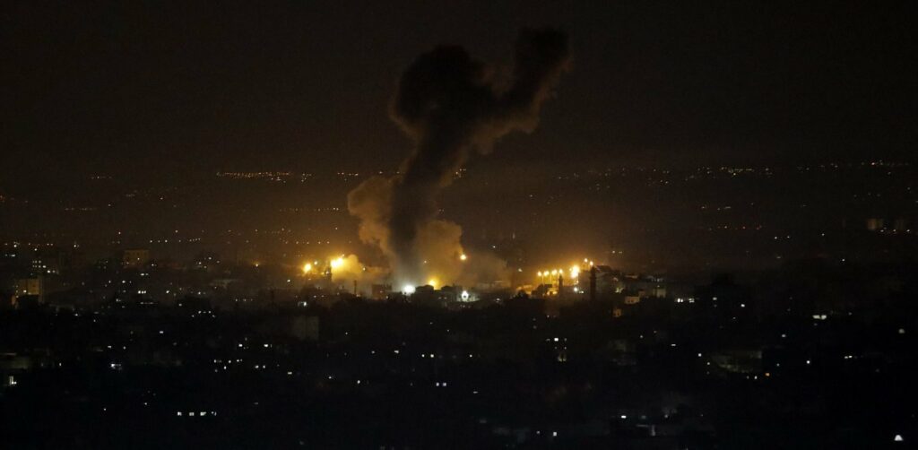 Το Ισραήλ βομβάρδισε τη Χαμάς - Διακόπτουν σχέσεις με ΗΠΑ οι Παλαιστίνιοι - Media
