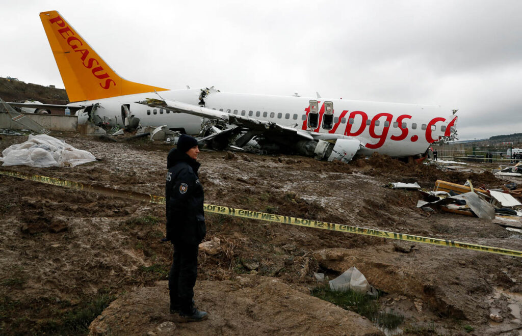 Έρευνα σε βάρος των πιλότων για το δυστύχημα του Boeing 737 στην Κωνσταντινούπολη - Media