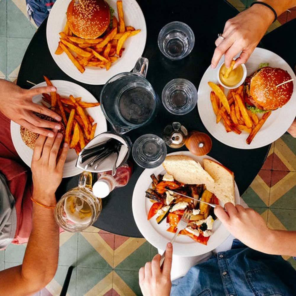 Γκρεμίζεται ένας μύθος: Δεν παχαίνουμε τρώγοντας πριν κοιμηθούμε - Πού οφείλεται η παρεξήγηση - Media