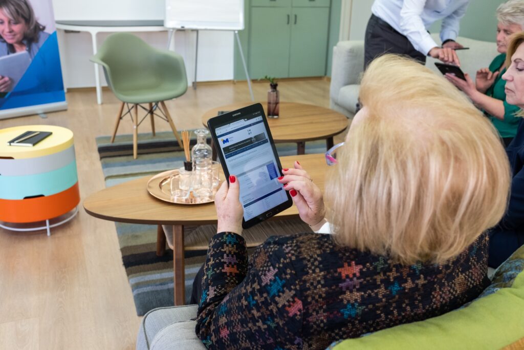 «Τεχνολογία για Όλους» από COSMOTE: Tμήματα εκμάθησης ψηφιακών μέσων για άτομα μεγαλύτερης ηλικίας - Media