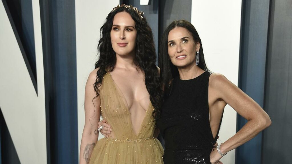 Ντέμι Μουρ: Η κόρη πιο σέξι από τη μητέρα ή η μητέρα πιο σέξι από την κόρη; (Photos) - Media