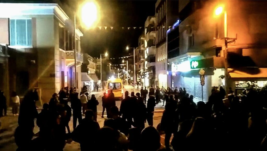 Κρήτη: Μαθήτριες μετέτρεψαν σε «ρινγκ» την πλατεία - Στο νοσοκομείο η μία (Video) - Media