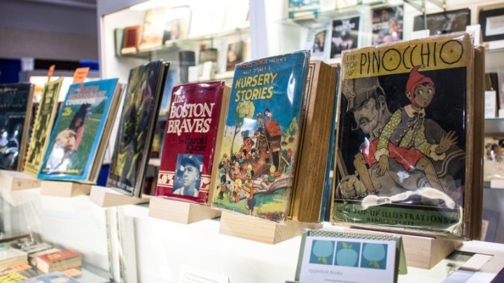 Η Διεθνής Έκθεση Βιβλίων Αντικών στη Νέα Υόρκη: Μια τεράστια και σπάνια συλλογή  - Media