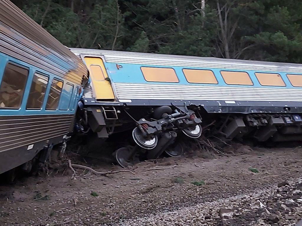 Τρένο εκτροχιάστηκε στην Αυστραλία: Δύο νεκροί, δεκάδες οι τραυματίες (Photos)   - Media