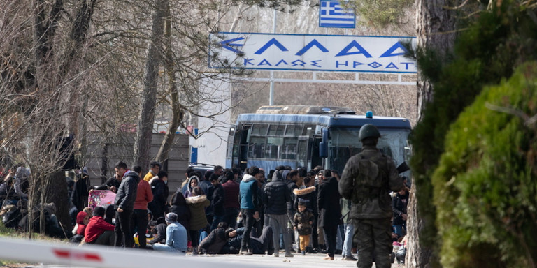 Χιλιάδες μετανάστες στη μεθόριο του Έβρου - Ενισχύονται οι αστυνομικές δυνάμεις - Media