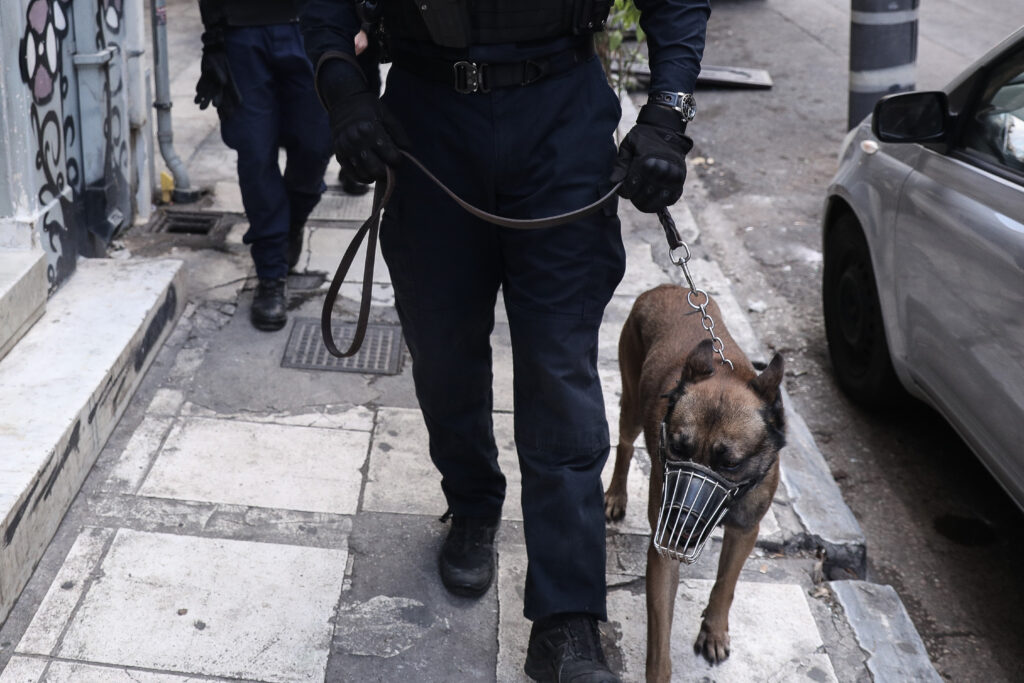 Εξάρχεια: Οι σκύλοι της ΕΛΑΣ βγήκαν... παγανιά, μαζί με drones και «παπάκια» (Photos) - Media