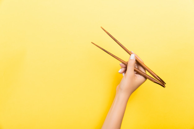 Γιατί οι Ασιάτες τρώνε με chopsticks - Media