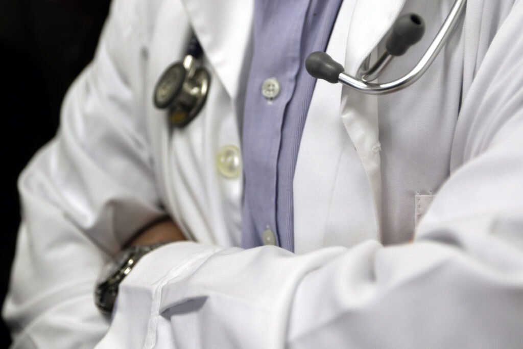 Καταργήθηκε διάταξη για αφαίρεση άδειας γιατρού σε υποψία ιατρικού λάθους - Media