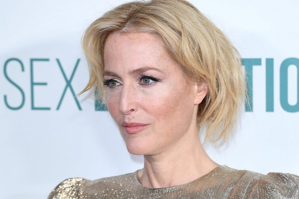 Gillian Anderson: Η ...ακατάλληλη φωτογραφία από Ελλάδα (Photo) - Media