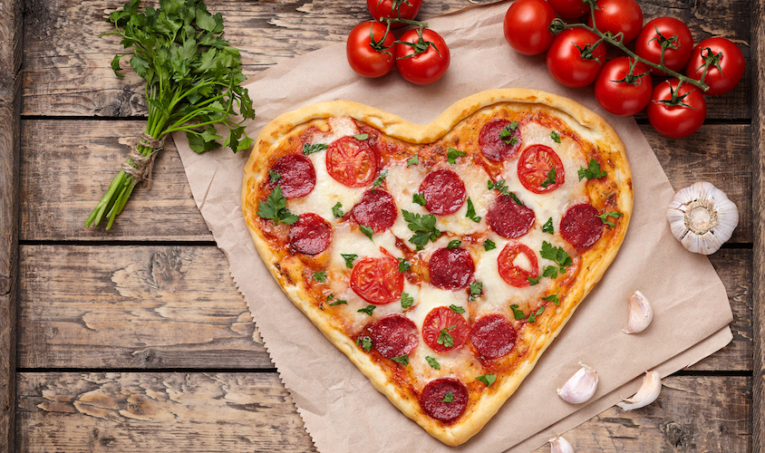 Πίτσα σε σχήμα καρδιάς - Media