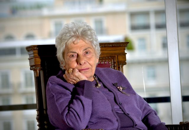 Κική Δημουλά : Σήμερα το τελευταίο «αντίο» - Media
