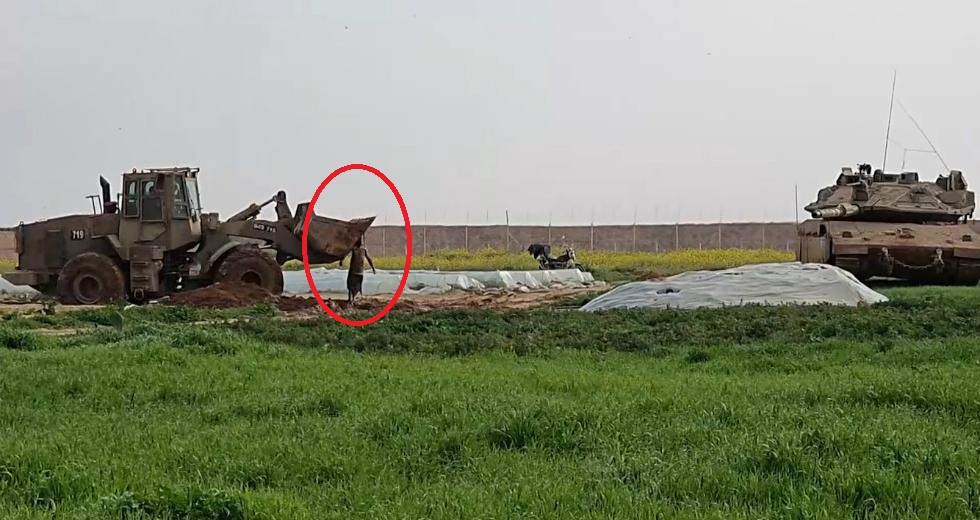 Απίστευτη βαρβαρότητα από το Ισραήλ: Απομακρύνουν με μπουλντόζα το άψυχο σώμα Παλαιστίνιου (Σκληρό Video) - Media