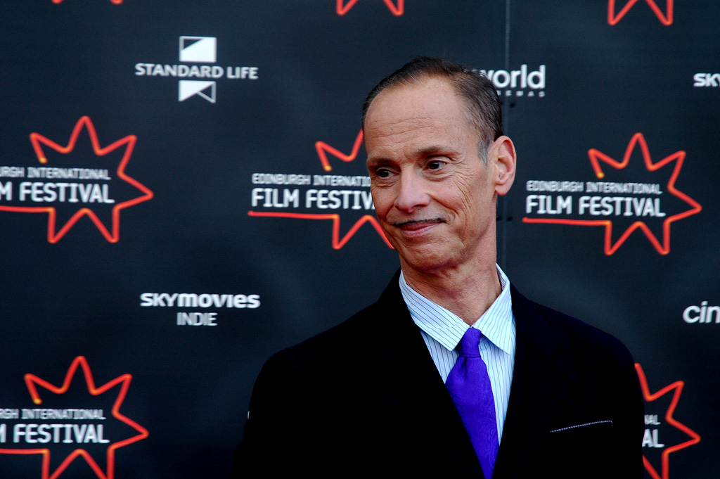 Odorama: Όταν ο John Waters έκανε το σινεμά να …μυρίζει! - Media