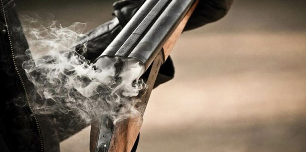 Ο πατέρας του 14χρονου που πυροβολήθηκε από ηλικιωμένο στην Εύβοια: Είδα το παιδί μέσα στα αίματα (Video) - Media