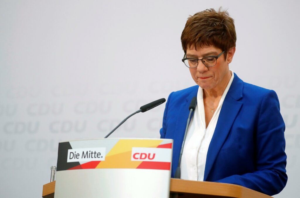 Κρίση στο CDU: Τρεις μνηστήρες για έναν θρόνο, μετά την παραίτηση Καρενμπάουερ - Media