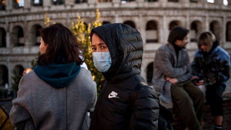 Κορονοϊός - Ιταλία: Δύο νεκροί, 34 κρούσματα σε μία ημέρα και 12 πόλεις σε καραντίνα στην Ιταλία - Media