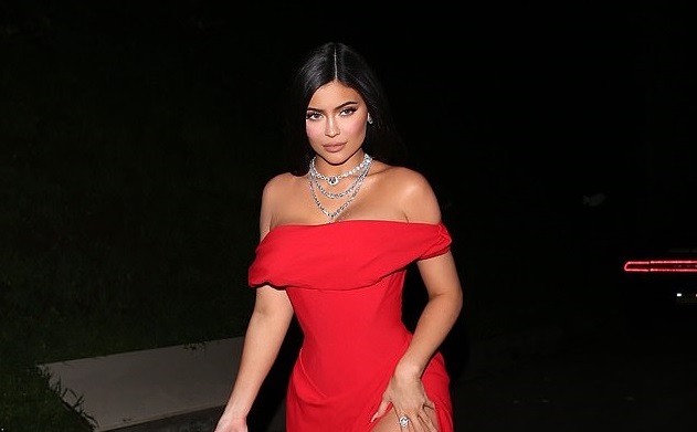 «Φωτιά» στα κόκκινα η Κάιλι Τζένερ (Photos | Video) - Media