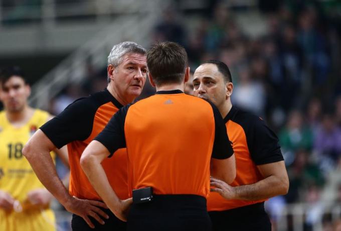 Τραυματίστηκε ο Λαμόνικα μετά από επίθεση στο ταξί των διαιτητών - Media