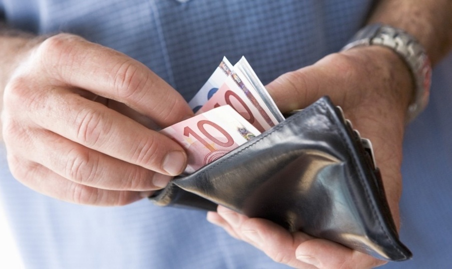 ΕΚΤ: Μικρός ο κίνδυνος μετάδοσης της Covid-19 από τα χαρτονομίσματα του ευρώ     - Media