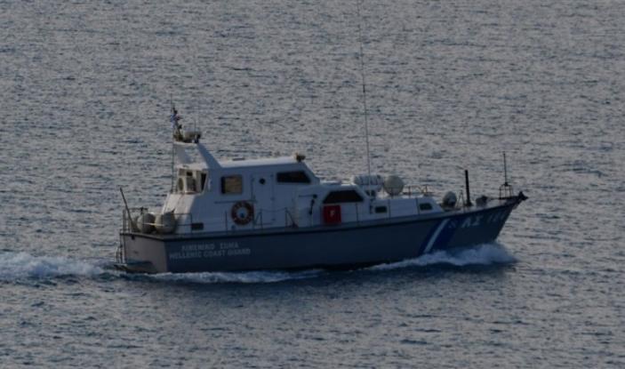 ΤΩΡΑ: Στη θάλασσα επιβάτης του Blue Star 2 - Έρευνες του λιμενικού  - Media