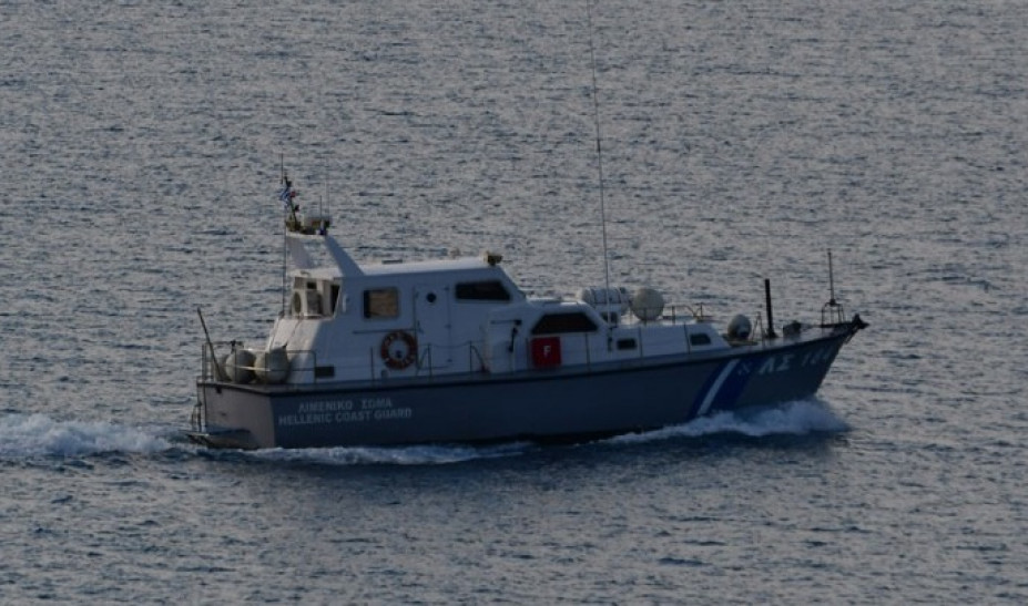 Αγωνία στην Αίγινα: Ακυβέρνητο πλοίο με 13 άτομα - Media