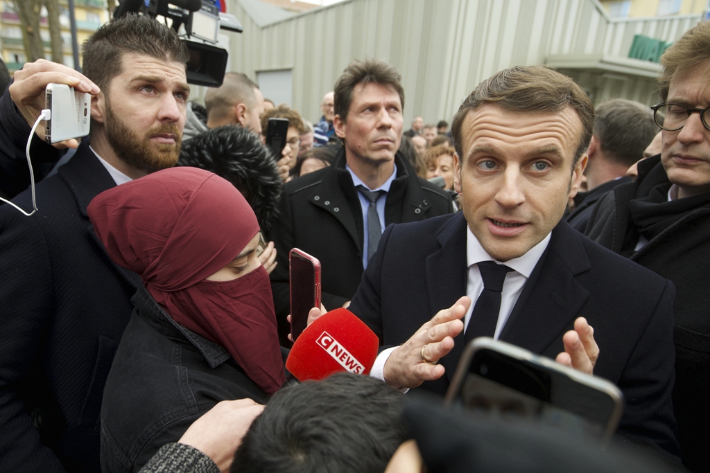 Ο Μακρόν κατά των ιμάμηδων: Δεν μπορούμε να έχουμε τουρκικούς νόμους στη Γαλλία  - Media