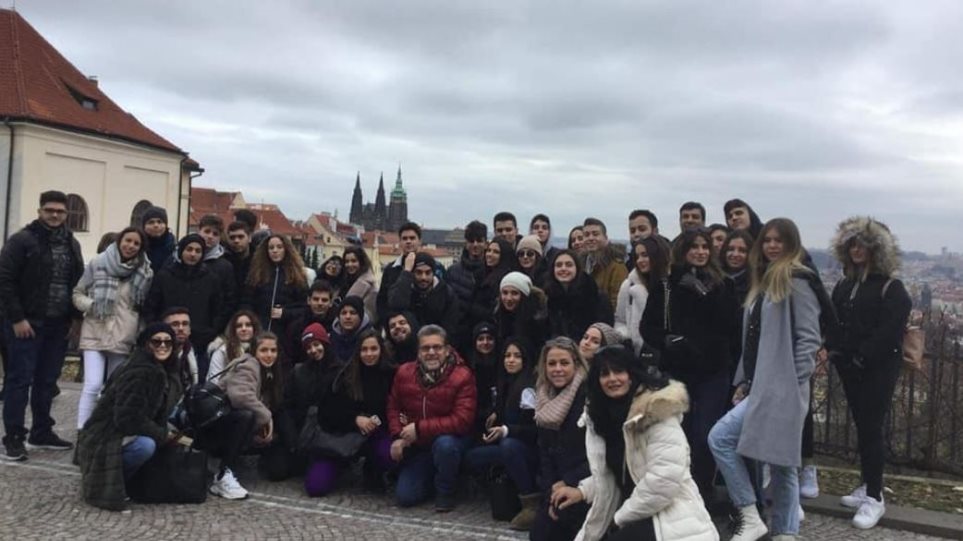 «Εφιάλτης» οι... κοτομπουκιές για 17 Έλληνες Μαθητές στην Πράγα!  - Media