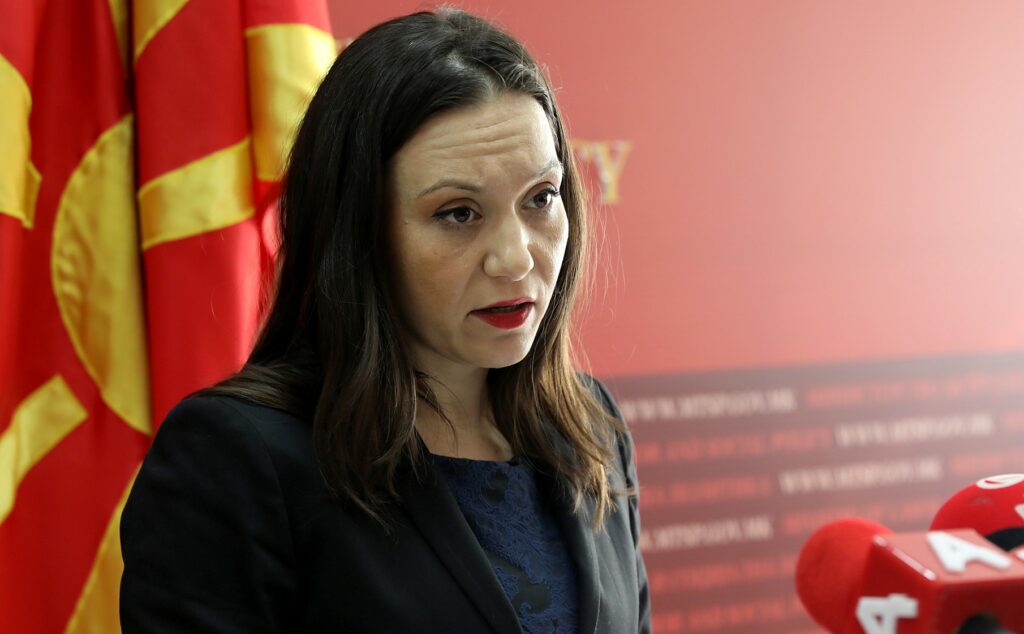 «Κόλαση» στα Σκόπια: Την αποπομπή της εθνικίστριας υπουργού ζητά ο πρωθυπουργός - Media