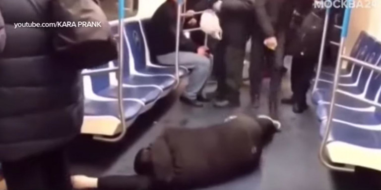 Μόσχα: Φαρσέρ παρίστανε μέσα στο μετρό ότι κατέρρευσε από τον κορωνοϊό και συνελήφθη (Video) - Media