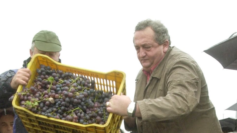 Θανάσης Νασίκας: Έφυγε από τη ζωή ο εμβληματικός αγροτοσυνδικαλιστής - Ο καβγάς με τον Βελόπουλο (Photos)  - Media