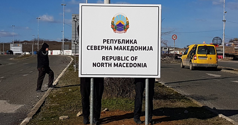 Βόρεια Μακεδονία: Υπουργός του VMRO επανέφερε πινακίδα με την ονομασία «Μακεδονία» - Οργή Ζάεφ - Media