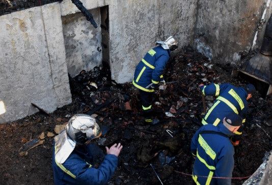 Ορχομενός: Νεκρός μετά από πυρκαγιά σε πρόχειρο κατάλυμα (Photos) - Media