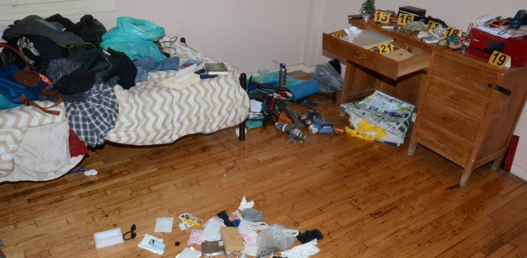 «Τοξοβόλος του Συντάγματος»: Έρευνα σε σπίτι που είχε νοικιάσει η φίλη του (Photos) - Media