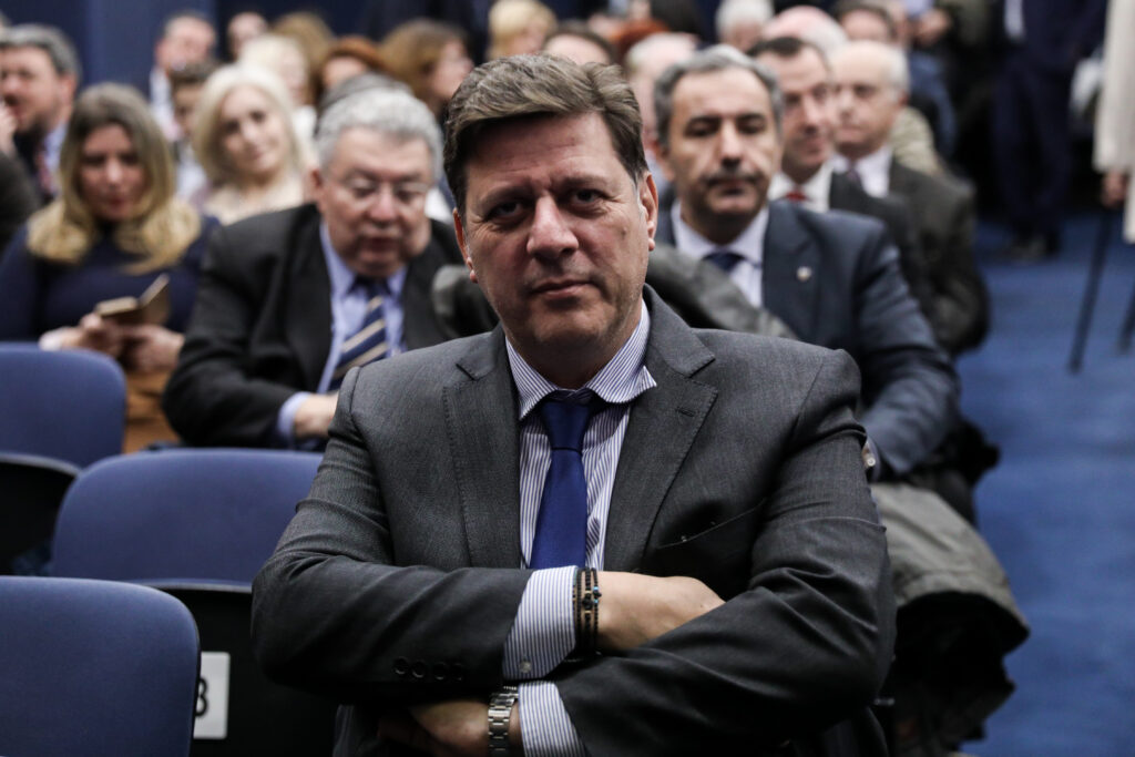 Βαρβιτσιώτης: Μοναδική λύση θωράκισης της χώρας τα κλειστά κέντρα - Media