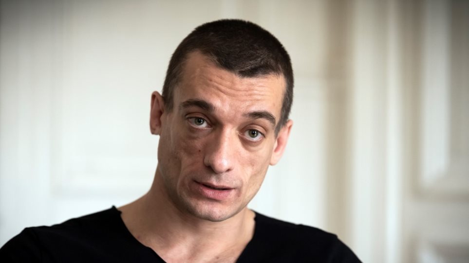 Γαλλία: Συνελήφθη για επίθεση ο Ρώσος καλλιτέχνης που «έκαψε» τον υποψήφιο δήμαρχο του Παρισιού - Media