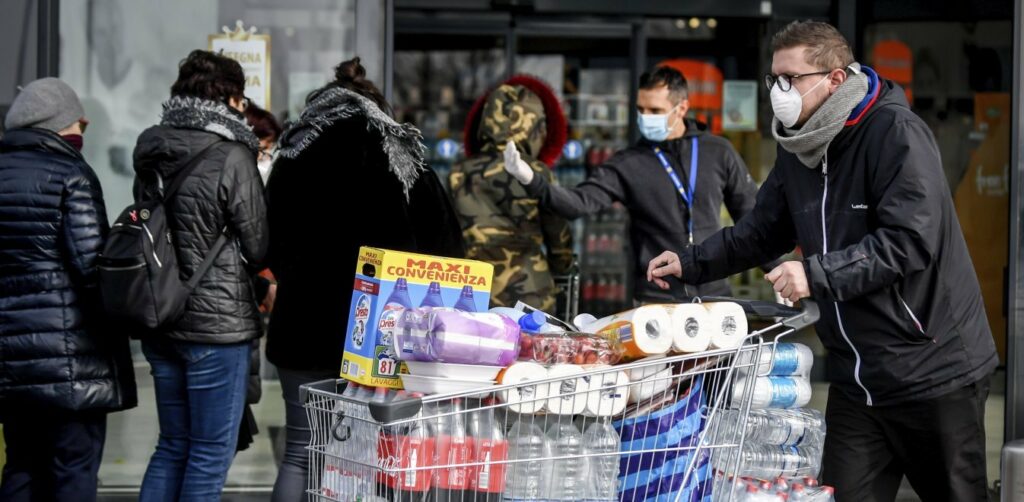 Κορωνοϊός στην Ελλάδα: Tης... κονσέρβας και των οσπρίων στα σούπερ μάρκετ από «επιδρομές» καταναλωτών! - Άδειασαν τα ράφια (Photos) - Media