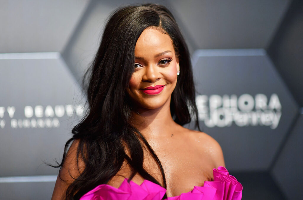 Η Rihanna δείχνει «εσώρουχα Βαλεντίνου» και δημιουργεί... μυστήριο με τη ζωή της (Photos) - Media