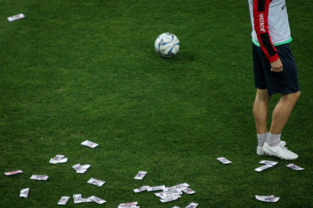 Ολυμπιακός-Ξάνθη: Γέμισε με ρούβλια ο πάγκος της φιλοξενούμενης ομάδας (Photo) - Media