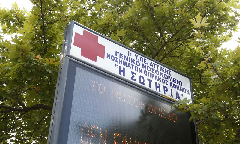 Κορωνοϊός: Για ώρες περίμενε στην ουρά του νοσοκομείου το τρίτο κρούσμα - Media