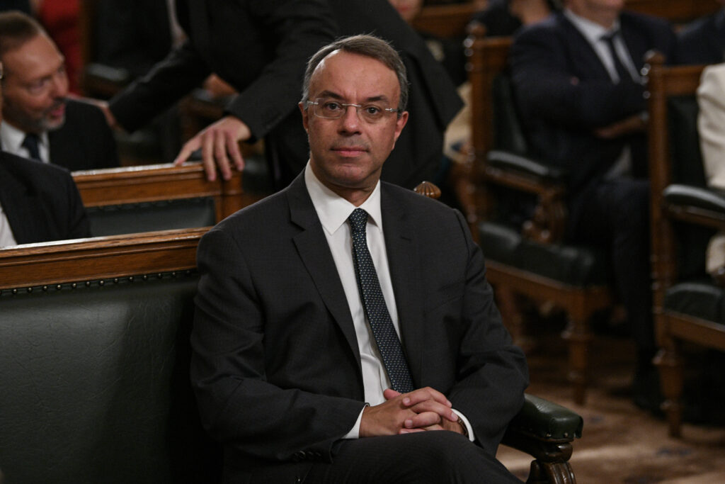 Δεν υπάρχει σκέψη για μείωση μισθών και συντάξεων, λέει ο Σταϊκούρας - Media