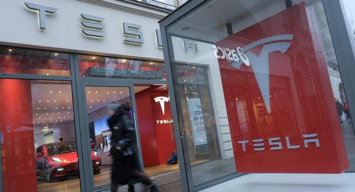 Γερμανικό δικαστήριο μπλοκάρει εργοστάσιο της Tesla - Media