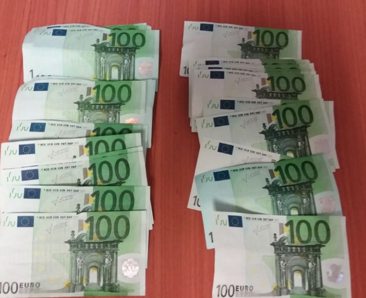 Θεσσαλονίκη: Έκαναν αγορές με πλαστά χαρτονομίσματα των 100 ευρώ  - Media
