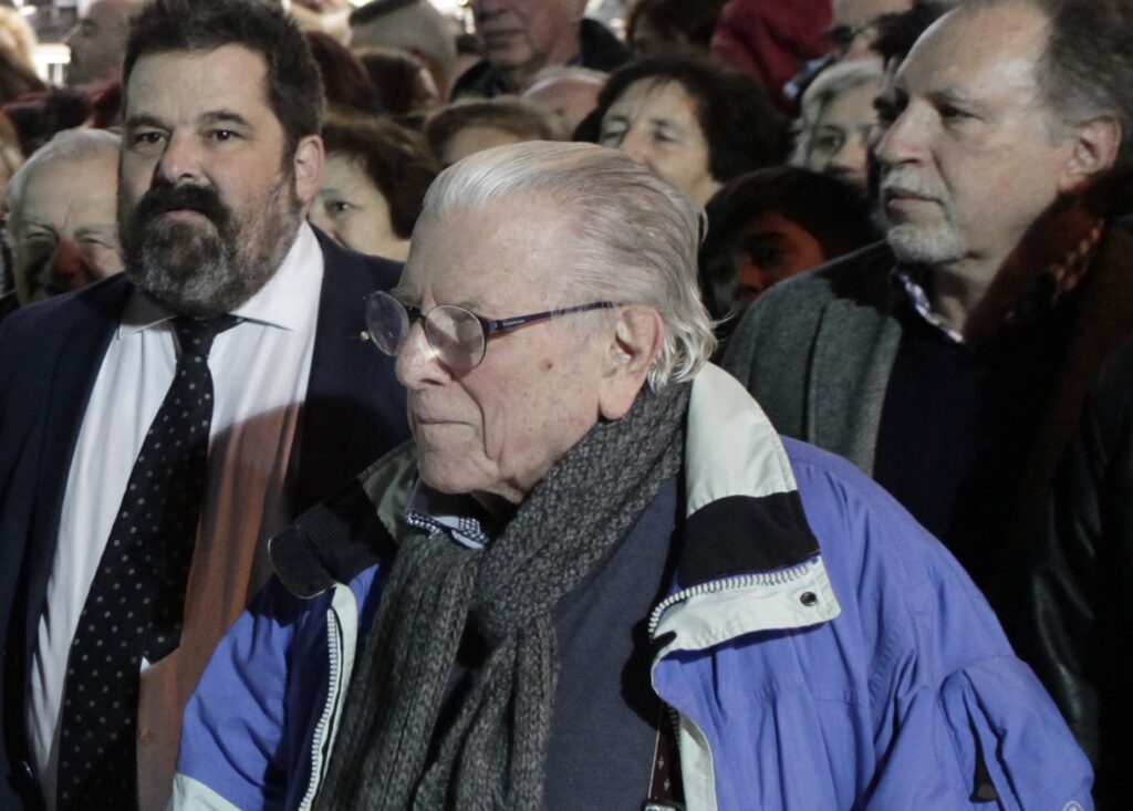 Κώστας Βουτσάς: «Μαχητής» στην αντιστασιακή ΕΠΟΝ και τα «μπουλούκια», μεγάλος πρωταγωνιστής σε θέατρο και κινηματογράφο  - Media