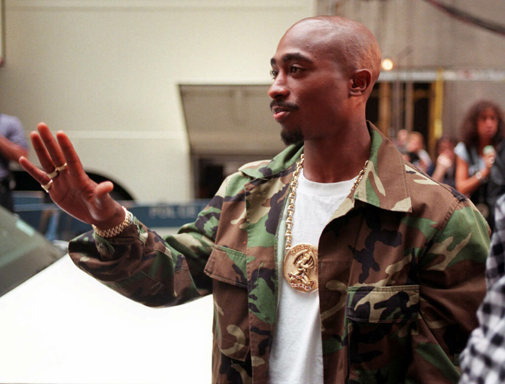 Tupac: Σκηνοθέτησε τον θάνατό του και ζει στο Νέο Μεξικό (Video) - Media