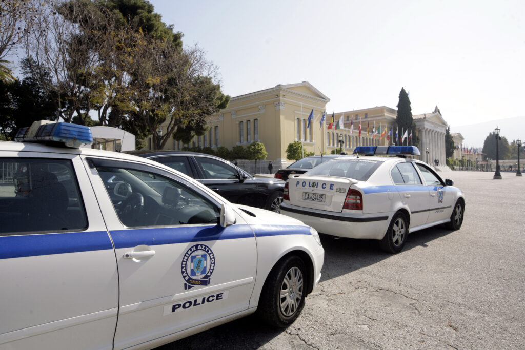 Κορωνοϊός: Περιπολίες με μεγάφωνα από την ΕΛΑΣ για τις συναθροίσεις - Media